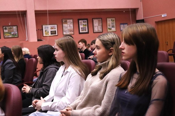 Громкие чтения «Моя душа – страна волшебных дум»