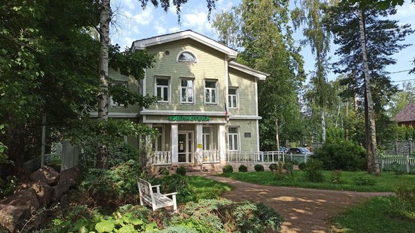 По местам киносъемок в Лисьем Носу