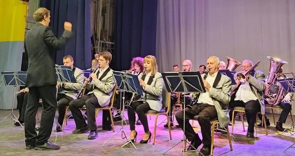 Танцевальный вечер в клубе «Хорошее настроение»