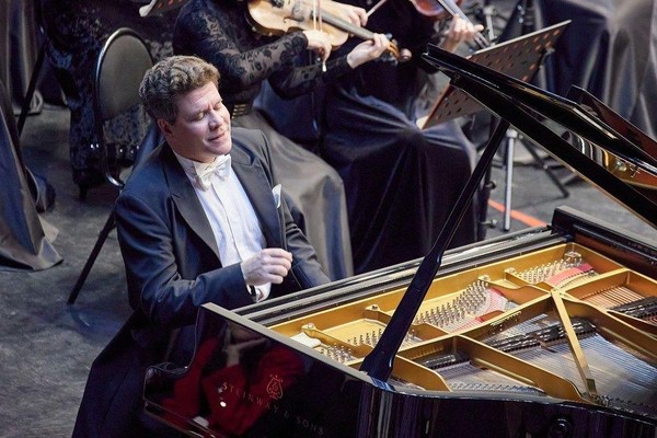 Концерт «Денис Мацуев представляет: диалог поколений. Симфоджаз»