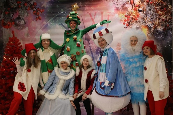 Новогоднее представление «Когда зажигают елки»