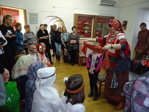 Программа «Покров-Матушка, покрой землю снежком, а меня, молодую, – платком»