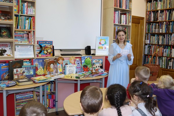 Театрализованная экскурсия по библиотеке «Путешествие в книжное царство»