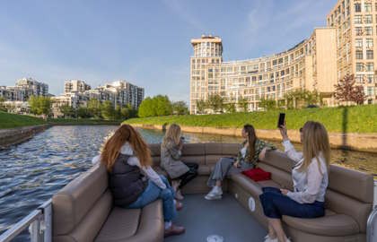 Вдоль Петроградки на катере