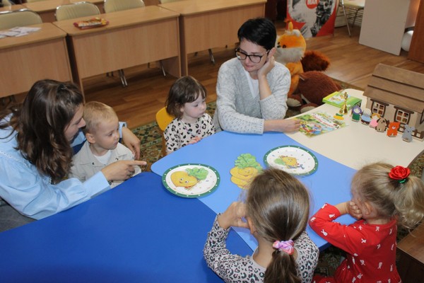 Занятие в клубе «Маленький читайка» «Я колобок, колобок»