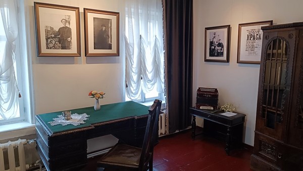 Выставка «Цветы мне говорят прощай…»