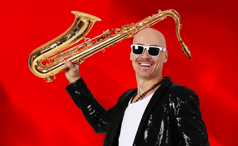 Саксофонист SyntheticSax. Мировые хиты от Ameno до Lambada.