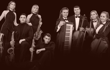 Саксофоны, струны и рояль