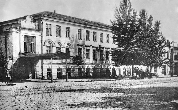 Осенняя прогулка «По Большой Дворянской Ивана Никитина»