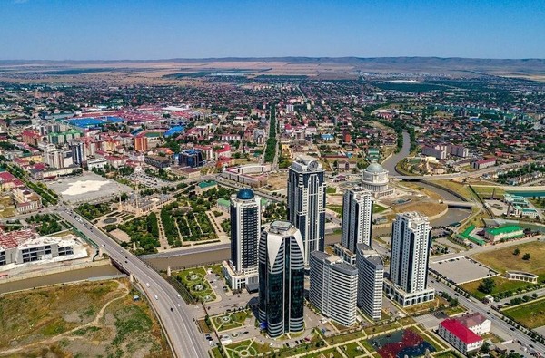 Праздничная программа и выставка работ ДПИ ко Дню города «Любимый город – Герой!»