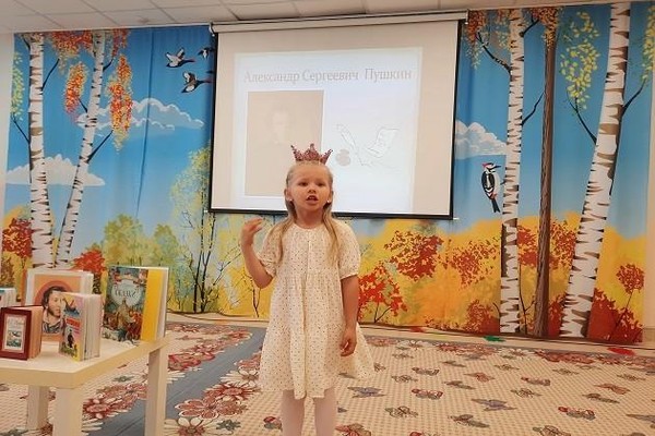 Конкурс чтецов «Уж небо осенью дышало»
