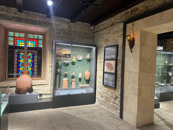 Выставка «Среди орнаментов древних стен»