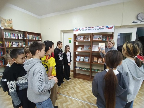 Патриотический час «Россия единством крепка»