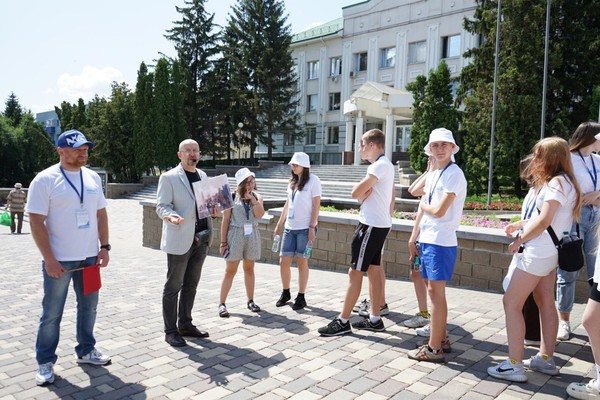 Пешеходная экскурсия по улице Ленина