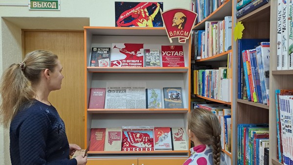 Выставка «Нам открывать миры далекие!»