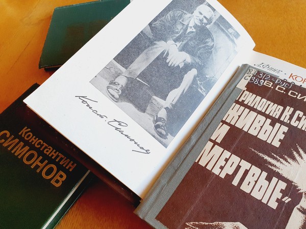 «Между жизнью и смертью»: выставка к 110-летию со дня рождения Константина Симонова