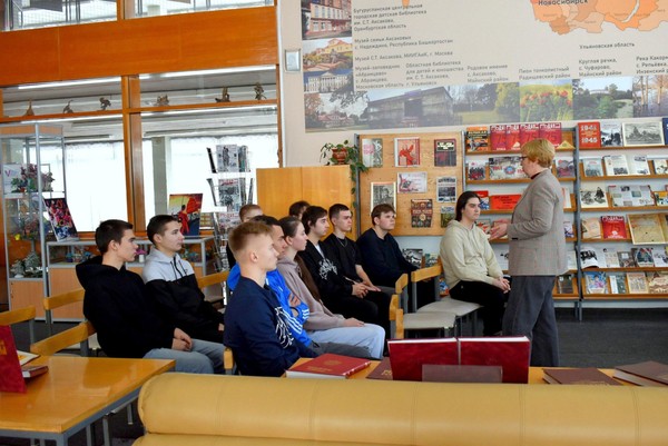 Программа «Эти песни не смолкали на перронах»