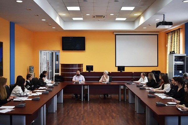 Заседание правового клуба «Человек и закон» «Формы государств: виды, различия, примеры»