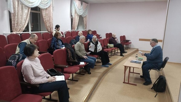 Тематическая встреча «Я хату покинул, пошёл воевать» – поэзия Михаила Светлова»