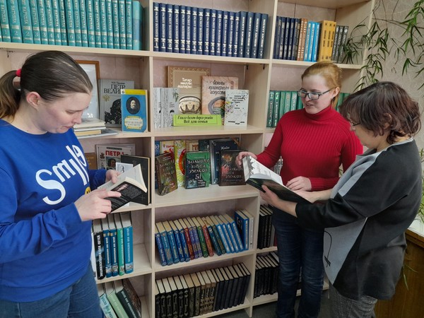 Выставка-просмотр «Вперед за новинками»