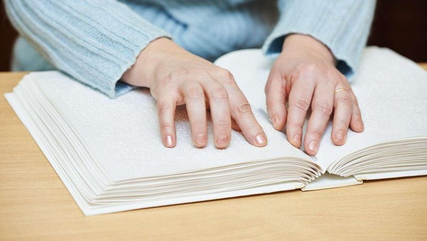 Конкурс на лучшего чтеца по системе Брайля «Наша жизнь – как фонарика узкий свет»