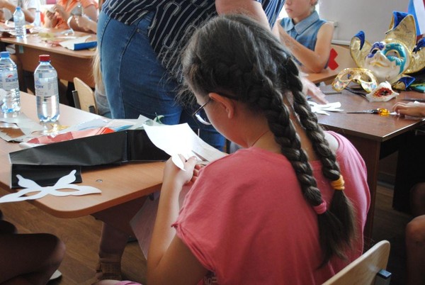 Арт-терапия «Выражение эмоций через цвета»