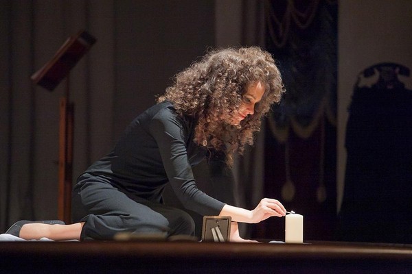 Спектакль «Эдит Пиаф. Жизнь в розовом цвете»