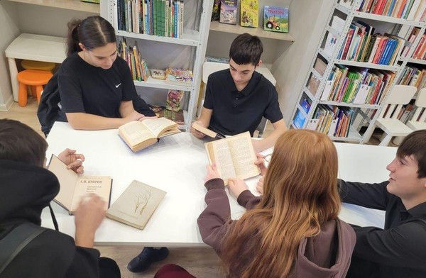 Литературная игра «Знай наших!»