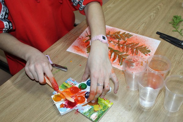 Занятие в изостудии «Акварелька» с мастер-классом по живописи