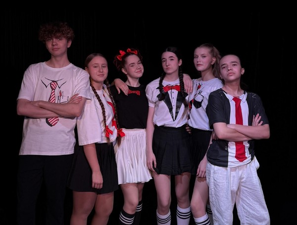 Спектакль «Маленькие уроки больших перемен»