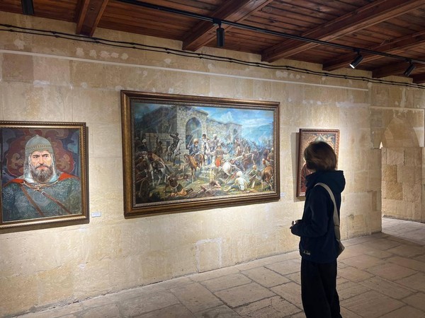 Научно-образовательная лекции в рамках экспозиции выставки «Среди орнаментов древних стен»