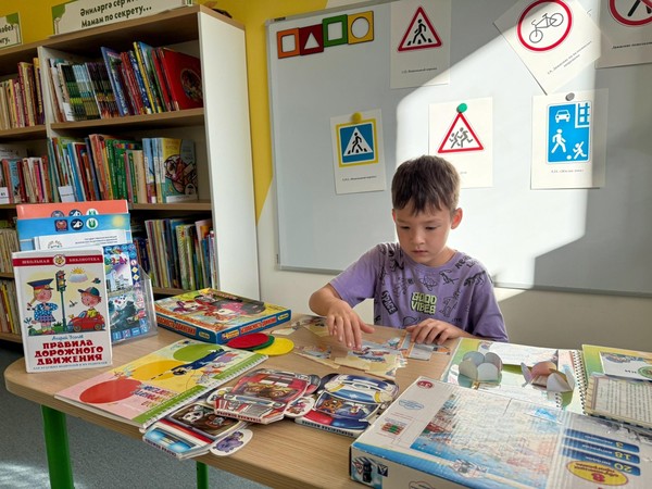 Игра-викторина «Азбуку дорожную знать каждому положено»