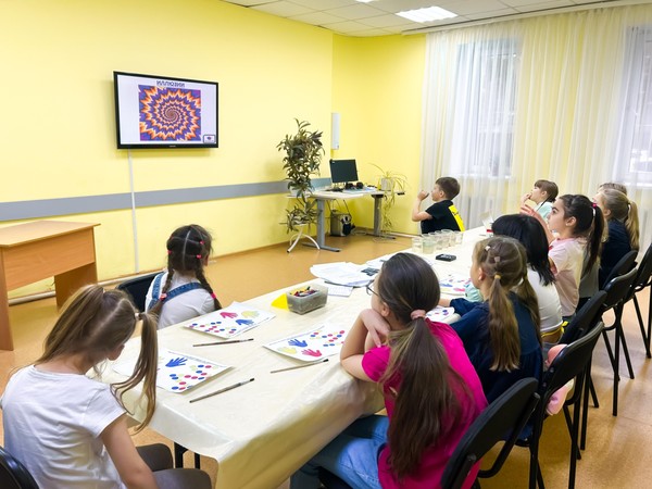 Мастер-класс «Разноцветная студия»: «Осенний листочек»