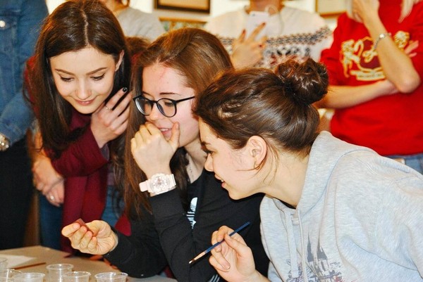 Экскурсия «Ювелирное мастерство в деталях: эмаль, металл, свет»