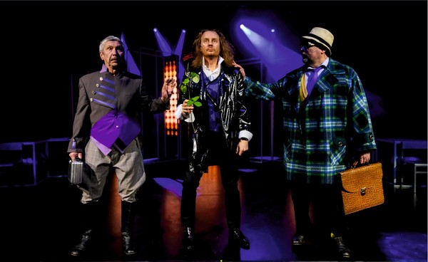 Трое на качелях