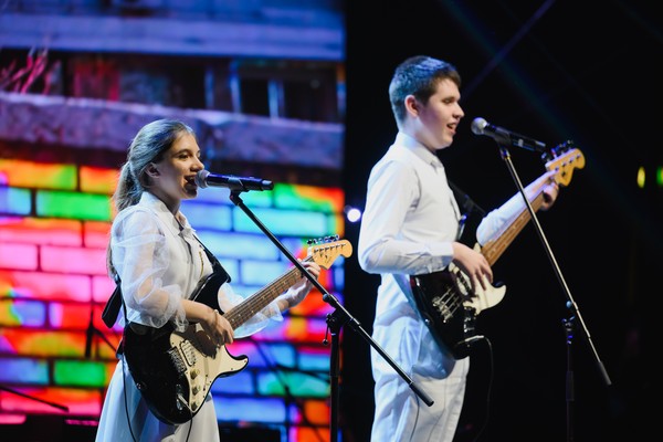 Хиты нашего кино в исполнении слепых и слабовидящих детей