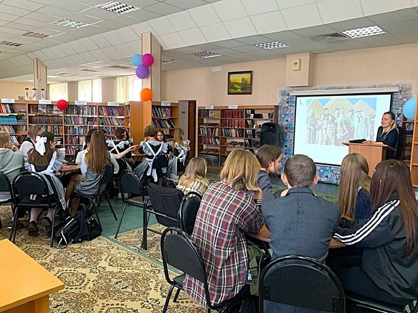 Интеллектуальная игра «Загадки в тени книг»