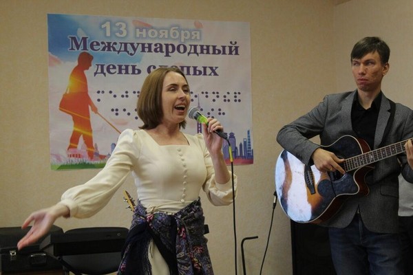 Праздничная программа «Здесь у людей в душе свет ярко светит»