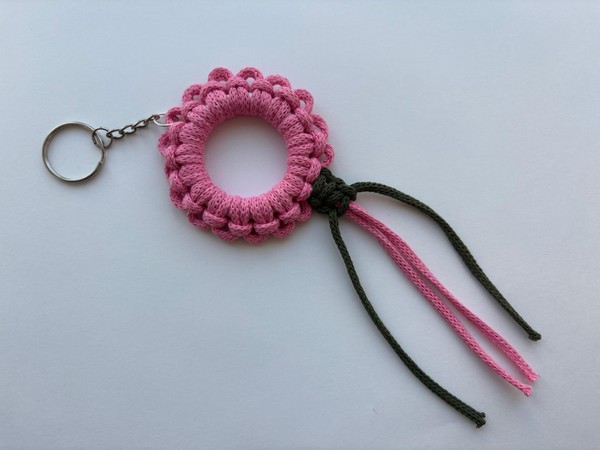 Мастер-класс по созданию брелка в технике макраме