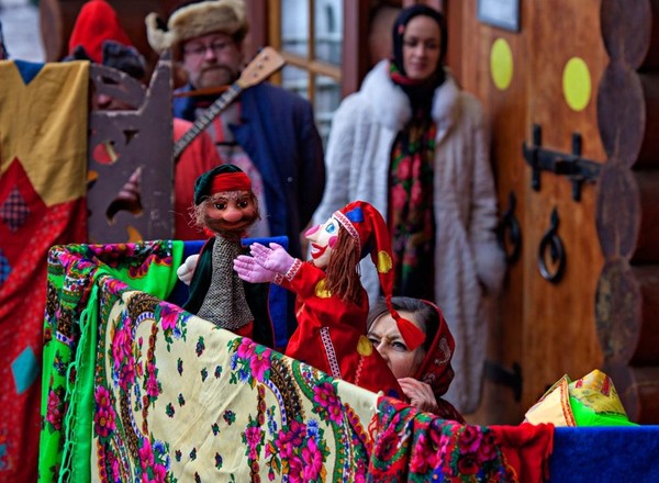 Интерактивно – развлекательная программа «В гостях у Петрушки»