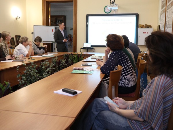 «Занимательная фразеология: почему немцы сажают блоху в ухо и что означает «выдернуть зуб»