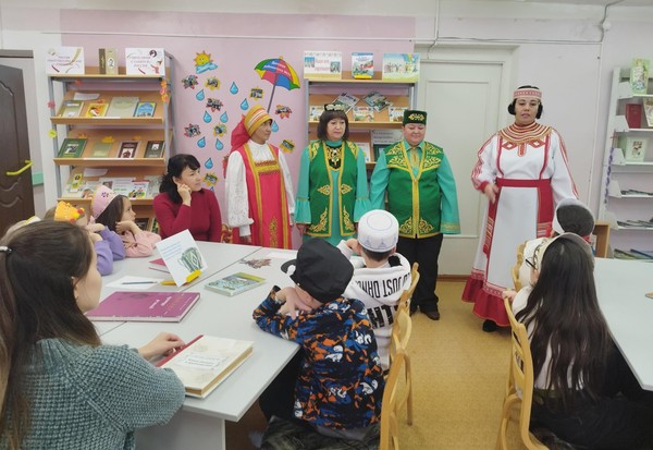 Арт мастерская «Кувшин по мотивам хохломы»