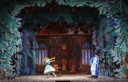 Двенадцать месяцев от режиссёра Московского театра Н. Сац В. Меркулова