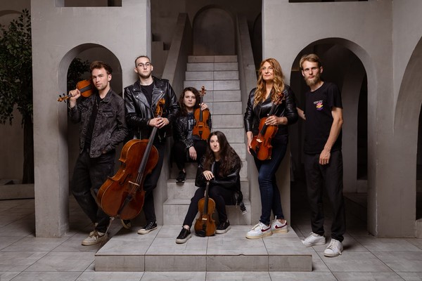 Арфа при свечах