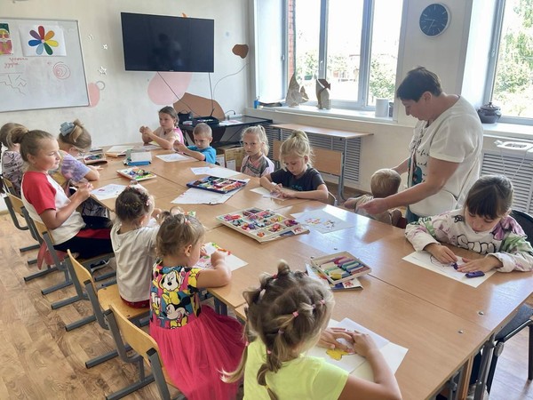 Выставка работ, посвященная Дню матери ИЗО студии «Акварель»