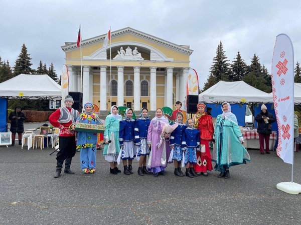 Осенняя ярмарка на площади Ленина