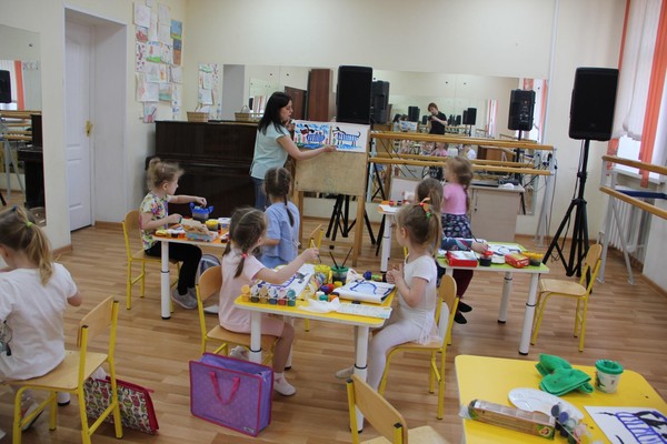 Творческие занятия на отделении раннего эстетического развития «Гармония»