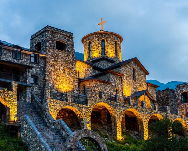 Древняя земля Осетии: Даргавс и Кармадонское ущелье