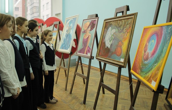 Выставка «Художник, который не только рисует, но и лечит»