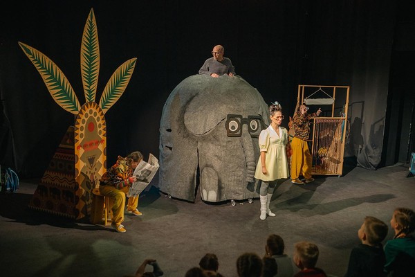 Спектакль «Слон и птичка»